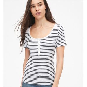 VALENTINE’S PICK ❤️ Striped Ribbed Henley